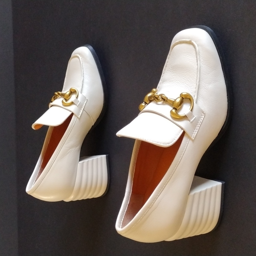 *NWOT SaintG NY Valentina Cream Distressed Leather Handcrafted Moccasins 7 US